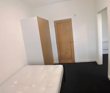 One Bed Flat - Photo 3