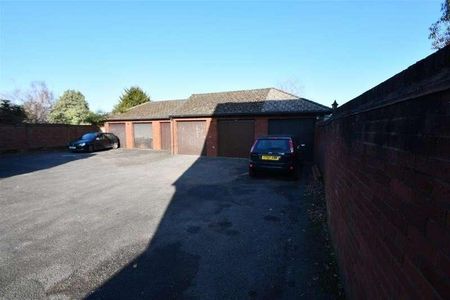 Bedroom Property In Godalming, GU7 - Photo 2