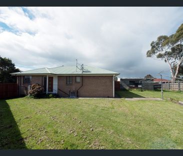 Neat and Tidy family home - Photo 6