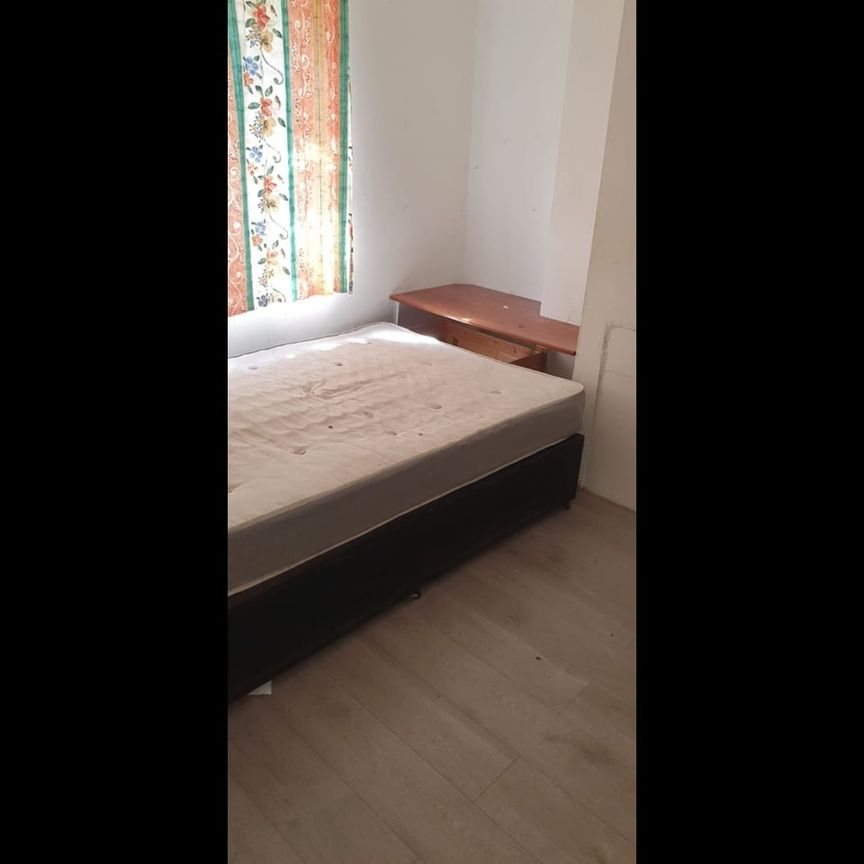 Bedsit, Wordsworth Road, SE20 - Photo 1