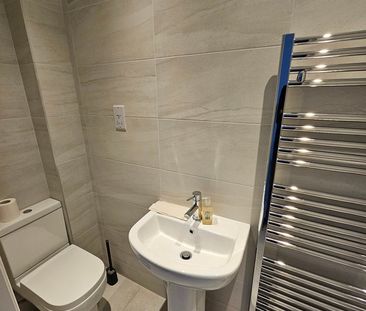 2 Bed Terraced House, Bailey St, L1 - Photo 4