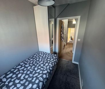 4 bedroom terraced house to rent - Photo 2