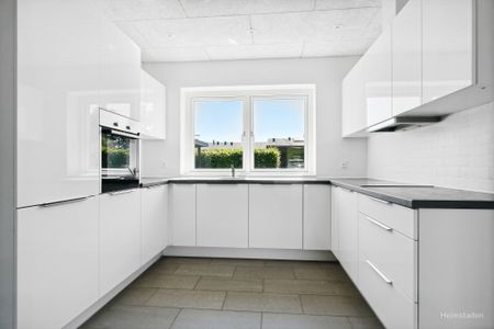 5-værelses nyere opført fuldmuret rækkehus - Photo 3
