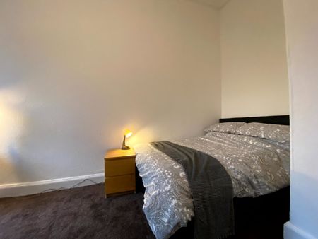 5 Bed Flat, St. Vincent Crescent, G3 - Photo 2