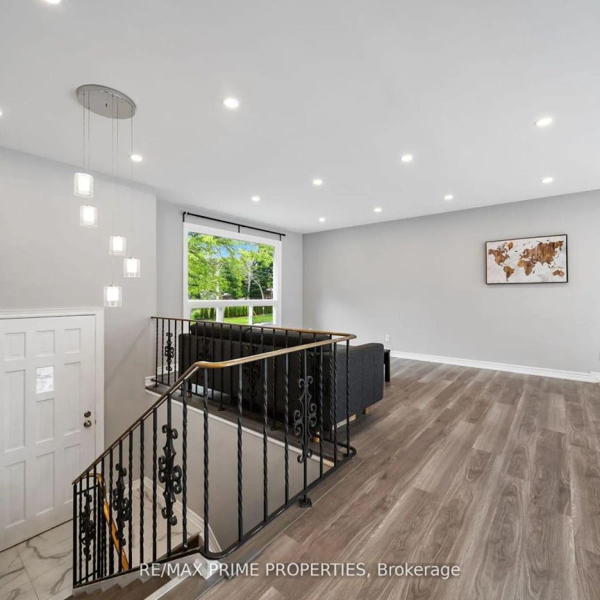 691 GLEN CRESCENT - Photo 1