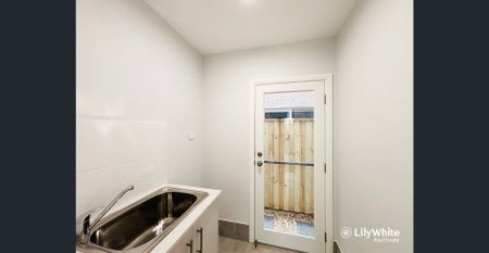 The Ultimate Oran Park Powerhouse: Style, Space, and Unbeatable Flexibility! - Photo 5