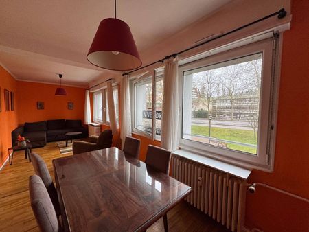 À LOUER ! F2 meublé en face des institutions européennes et à 20 mètres du parc de l'Orangerie - Photo 2