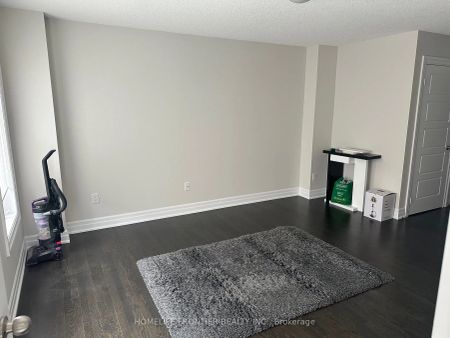 Condo Townhouse For Lease | N9231436 - Photo 3