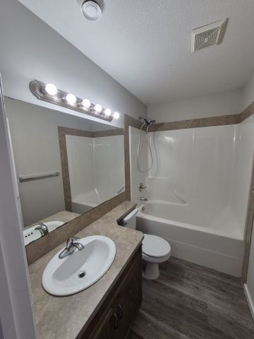 Beautiful Renovated Duplex in North Red Deer - Photo 4