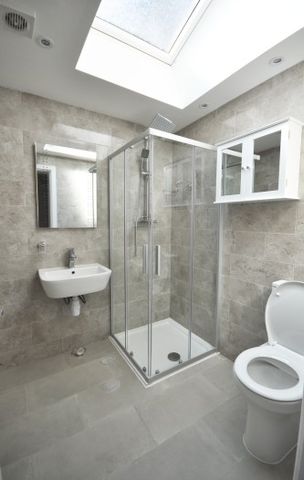 One Bedroom Flat to rent in London - Photo 3