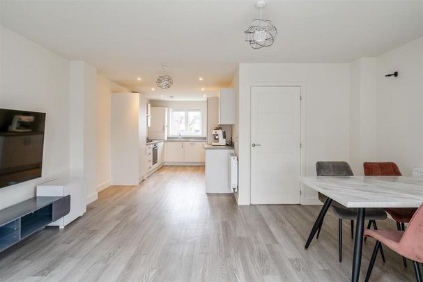 3 bedroom semi-detached house to rent - Photo 1