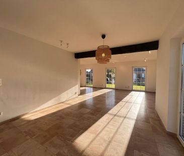 Unieke, ruime alleenstaande woning met 4 slaapkamers, tuin, carport... - Photo 2