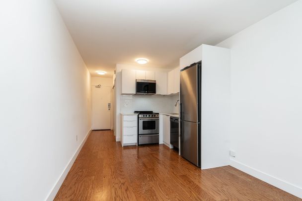 798 Richmond Street West - Photo 1