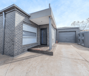 2/33 Kayla Way, Kurunjang, Vic 3337 - Photo 3