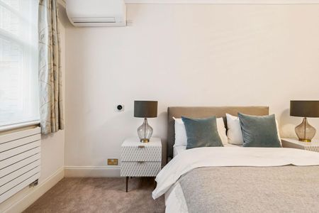 A 3 bedroom apartment to rent neighbouring The Royal Albert Hall, SW7. - Photo 4