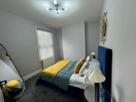 2 Bed Flat, Tennyson Street, SW8 - Photo 4