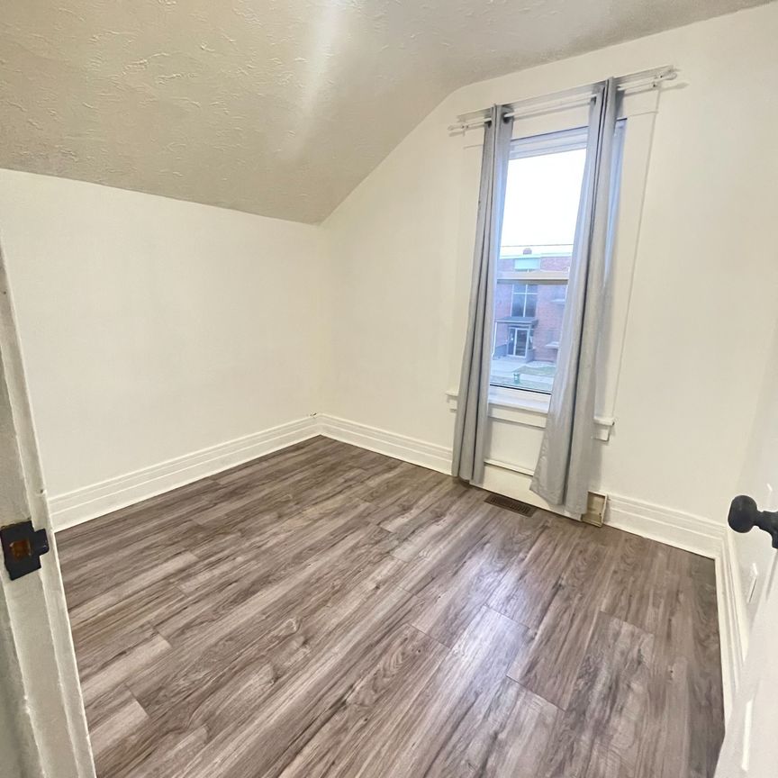 For Lease - 99 Page Street, St. Catharines, Ontario - Photo 1