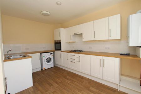 2 bedroom flat to rent - Photo 4