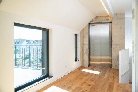 Luxuriöses Penthouse in saniertem Altbau mit Lift und Dachterrasse - Photo 4