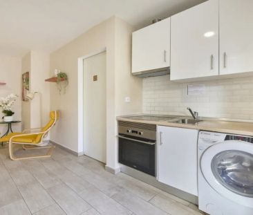 Room in a shared 6-bedroom apartment for rent in Lisbon, professionals only - Photo 6