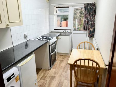 Studio to rent - Photo 2