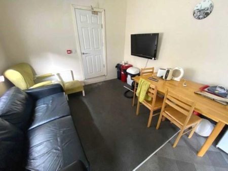 Room in a Shared House, Lower Seedley Road, M6 - Photo 3