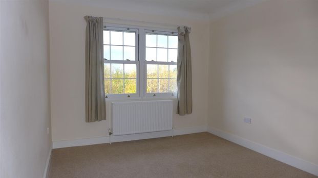 Lower Icknield Way, Great Kimble - Photo 1