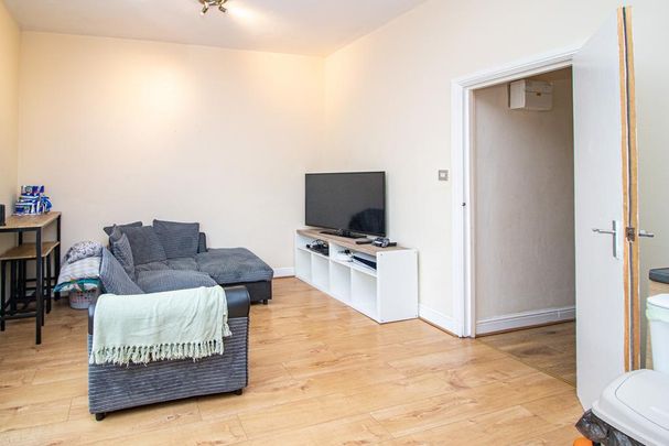 2 bedroom flat to rent - Photo 1