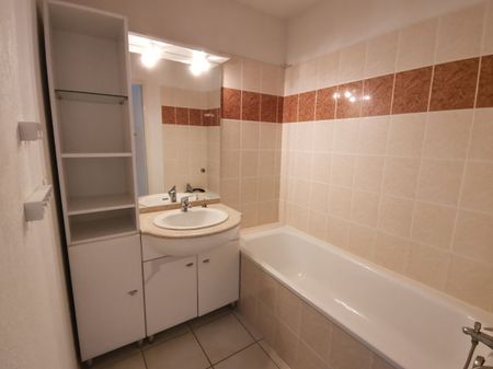 T2 NON MEUBLÉ AVEC PARKING PRIVATIF ET JARDIN - Photo 5