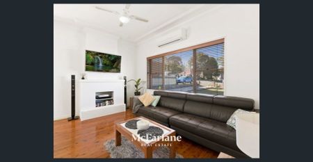 Welcome to 61 Lowry Street! - Photo 5