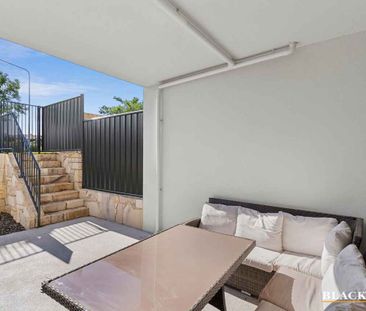 Modern Luxury Nestled in Tuggeranong Creek - Photo 6