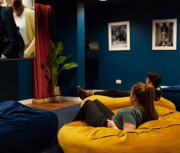 Standard - 2 Bed Flat - Photo 3