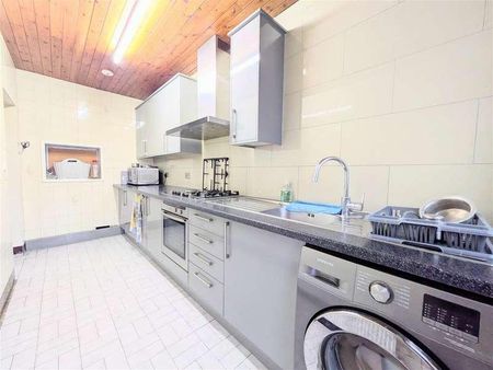 Alexandra Road, London, NW4 - Photo 2