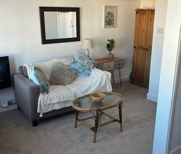 Room in a Shared House, Midanbury Broadway, SO18 - Photo 1