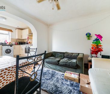 4 bedroom semi-detached house to rent - Photo 1