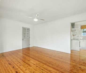 Charming 3-Bedroom Home in the Heart of Hobartville! - Photo 5