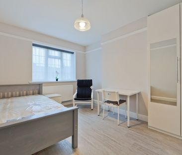 Room in a Shared Flat, Queens Mansions, NW4 - Photo 2