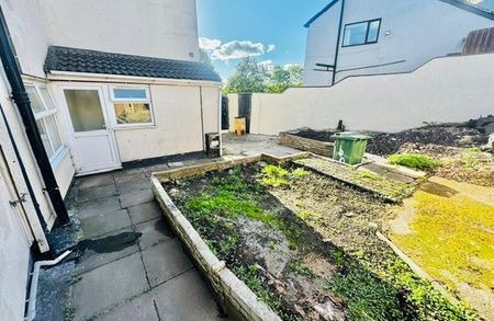 Cinder Bank, Dudley, DY2 9AL - Photo 2