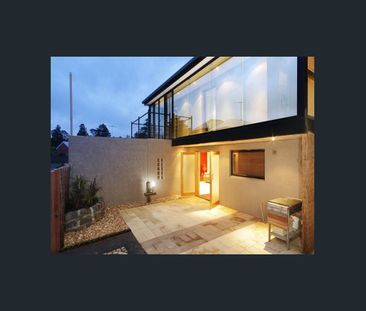 EFFORTLESS LIVING, PERFECTLY POSITIONED - Photo 3