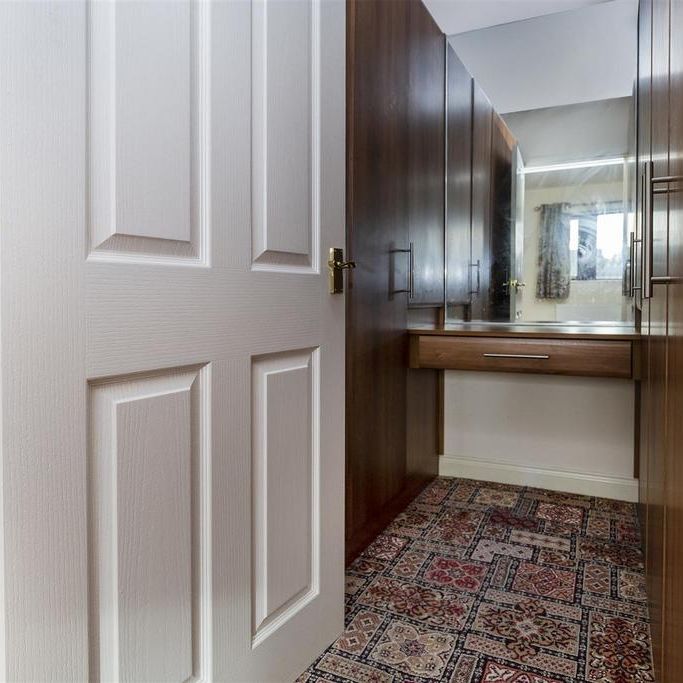 6 bedroom detached house to rent - Photo 1