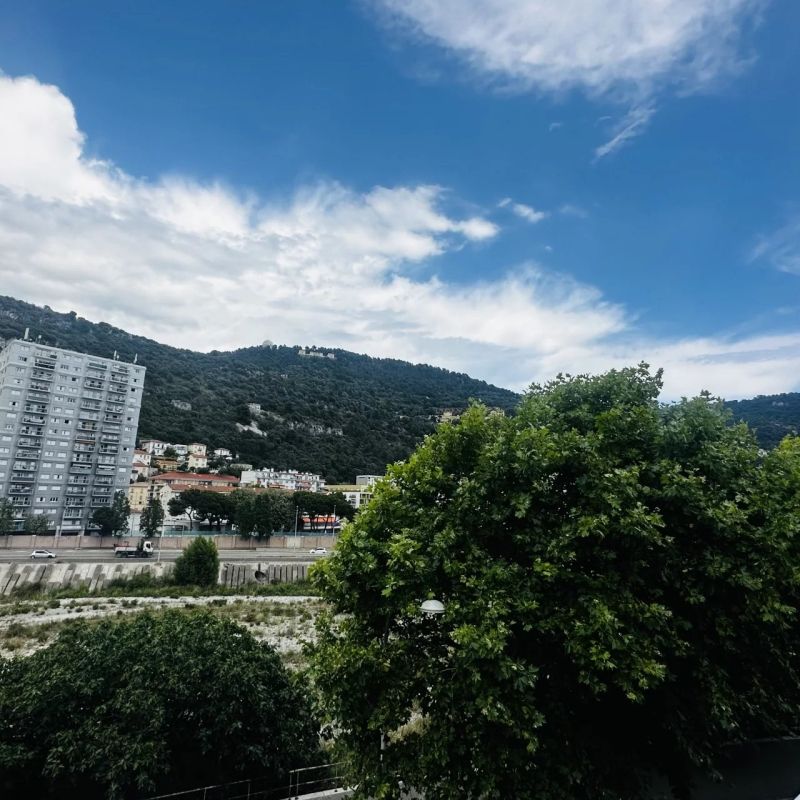 NICE PASTEUR F1 MEUBLEE EN DERNIER ETAGE - Photo 1