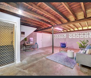 A charming 2-level Home – Great Location - Photo 6