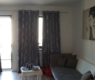 Moderne 2-ZKB-Wohnung mit Balkon & Einbauküche n ruhiger Lage - Photo 1