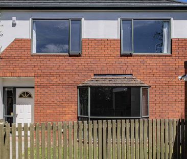 3 bedroom home in St Albans double garage - Photo 4