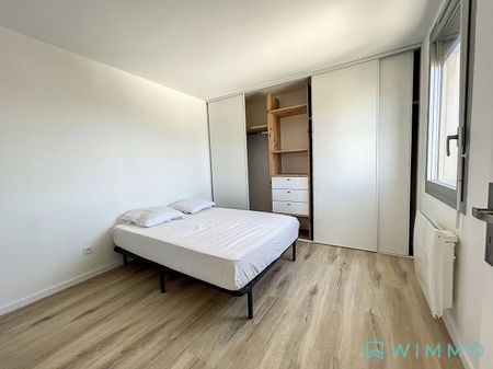 T4 meublé de 106.39 m2 en duplex, avec place de parking - Photo 3