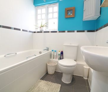 Lyons Court, Dorking, RH4 - Photo 5