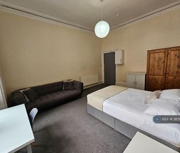 1 bedroom in a flat share to rent - Photo 5