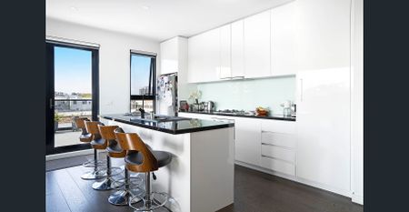 TOP-FLOOR SUB-PENTHOUSE IN THE HEART OF OAKLEIGH - Photo 3