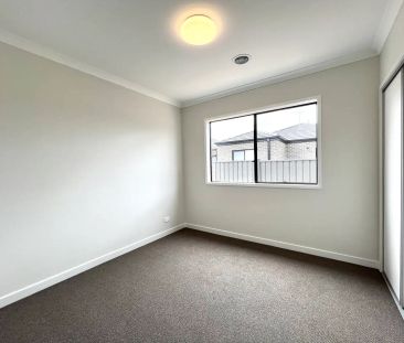 “Brand new family home!” - Photo 6