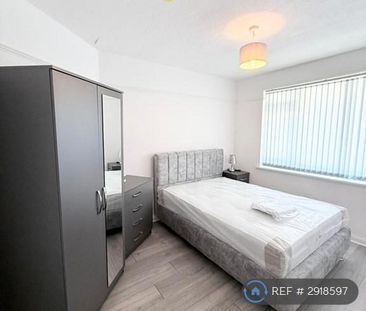 1 bedroom in a house share to rent - Photo 2
